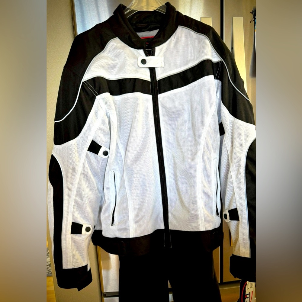 Bilt Techno Mesh Riding Jacket NWT medium tall.